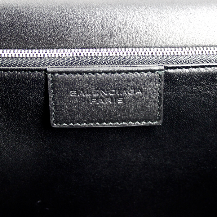 Bolso de mano Balenciaga en cuero negro - Detail D4