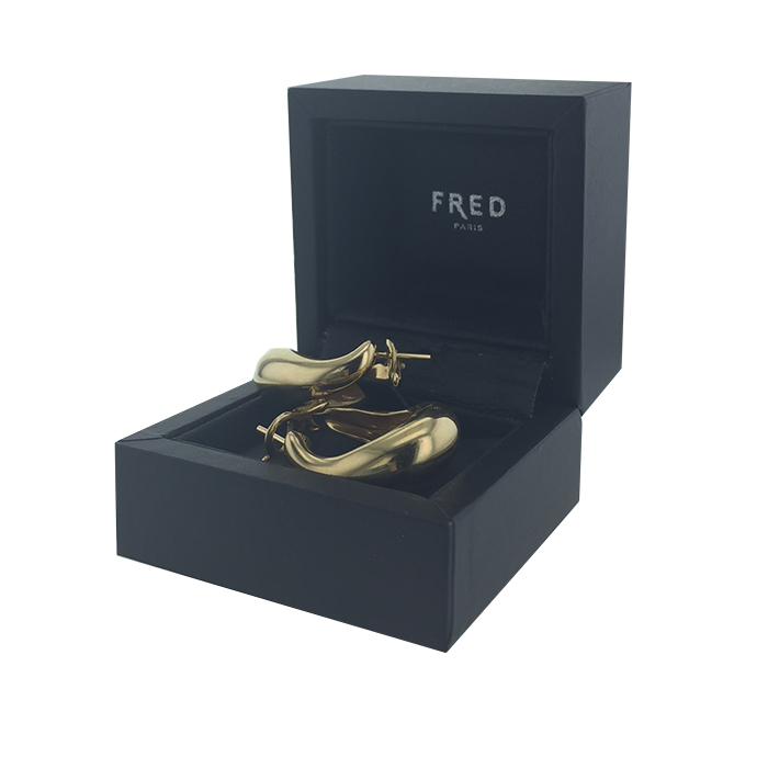 Fred Mouvementée earrings in yellow gold - Detail D2