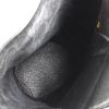 Bolso zurrón Hermes en cuero granulado negro - Detail D2 thumbnail
