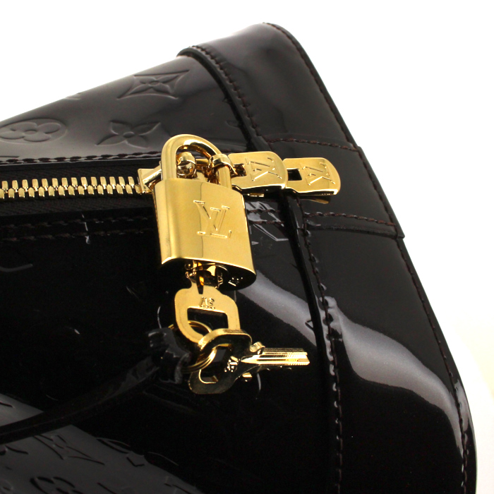 Bolso de mano Louis Vuitton Alma modelo grande en charol Monogram marrón - Detail D4