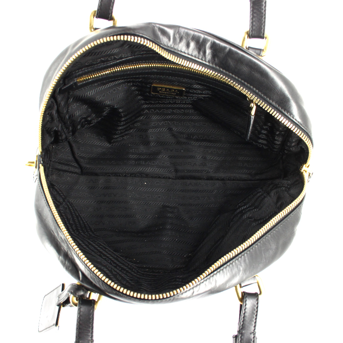 Prada handbag in black leather - Detail D2