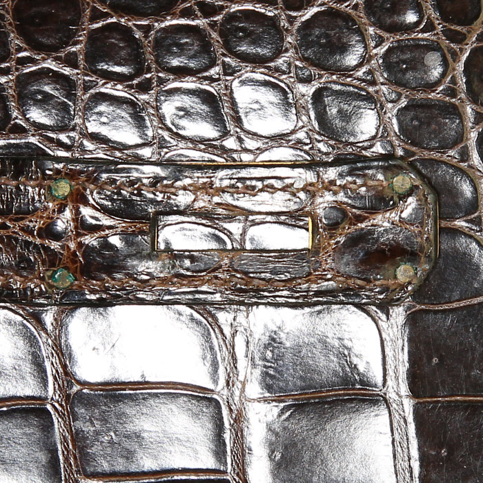 Sac porté épaule ou main Hermes Kelly 32 cm en crocodile porosus marron-chocolat - Detail D5