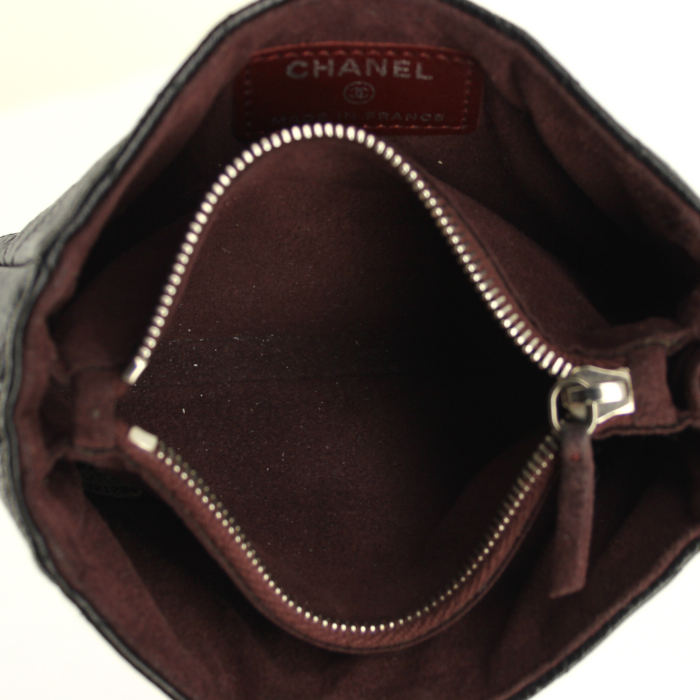 Porte-monnaie Chanel en cuir grainé matelassé noir - Detail D2
