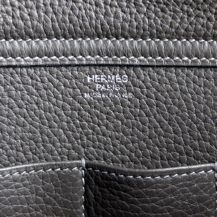 Hermes messenger bag in grey togo leather - Detail D4
