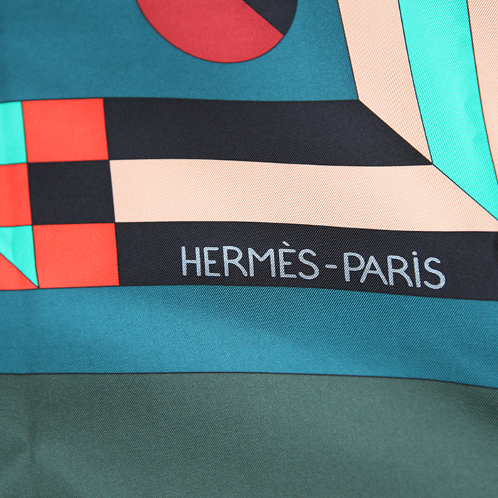 Hermes scarf in green, red and black twill silk - Detail D3