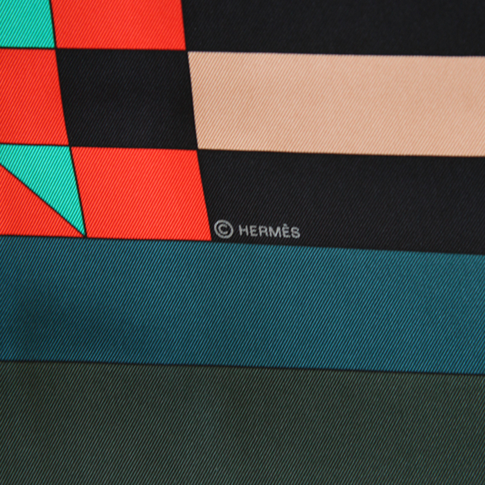 Hermes scarf in green, red and black twill silk - Detail D4