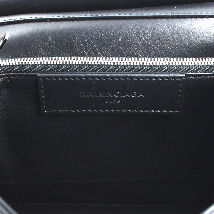 Sac à main Balenciaga en cuir noir - Detail D4