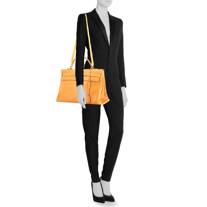 Bolso de mano Hermes Kelly 40 cm en cuero Fjord color oro - Detail D2