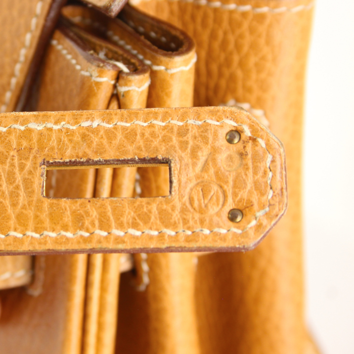 Hermes Kelly 40 cm handbag in gold Fjord leather - Detail D5