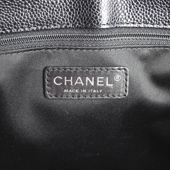 Bolso Cabás Chanel Grand Shopping en cuero granulado acolchado negro - Detail D5