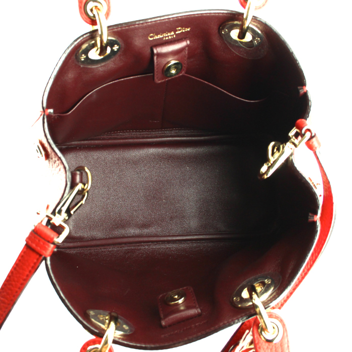 Dior Diorissimo small model handbag in red grained leather - Detail D3