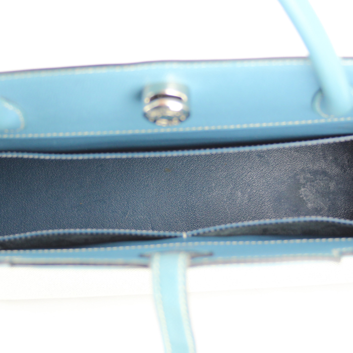 Hermes Dalvy handbag in light blue leather and off-white canvas - Detail D2