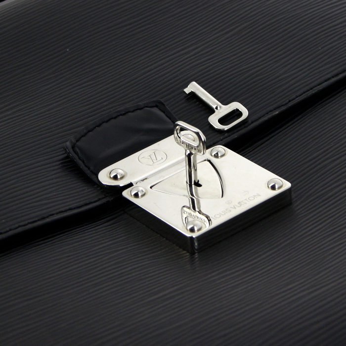 Louis Vuitton briefcase in black epi leather - Detail D5