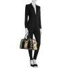 Shopping bag Gucci in tela nera e beige con motivo e camoscio nero - Detail D1 thumbnail