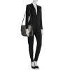 Bolso para llevar al hombro Louis Vuitton Saint Cloud en cuero Epi negro - Detail D1 thumbnail