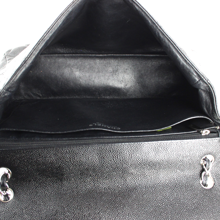 Sac à main Chanel Timeless maxi jumbo en cuir grainé matelassé noir - Detail D3