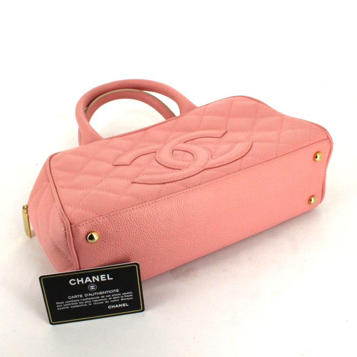 Bolso de mano Chanel en cuero granulado acolchado rosa - Detail D4