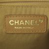 Sac à main Chanel en cuir grainé matelassé beige - Detail D3 thumbnail