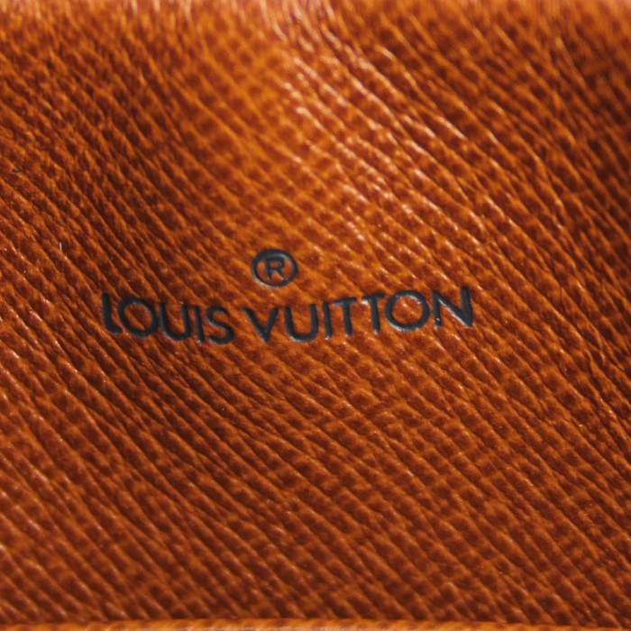 Pochette Louis Vuitton Compiègne en toile monogram marron et cuir naturel - Detail D3