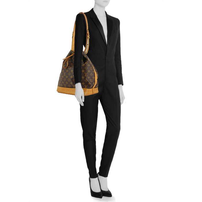 Louis Vuitton Grand Noé handbag in brown monogram canvas and natural leather - Detail D1