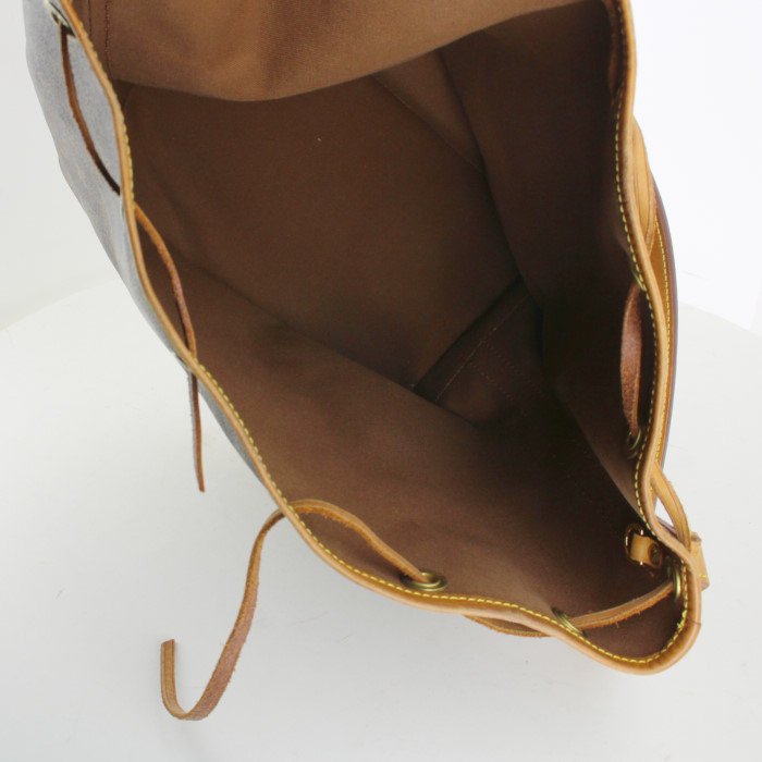 Sac de format bourse Louis Vuitton Grand Noé en toile monogram marron et cuir naturel - Detail D2