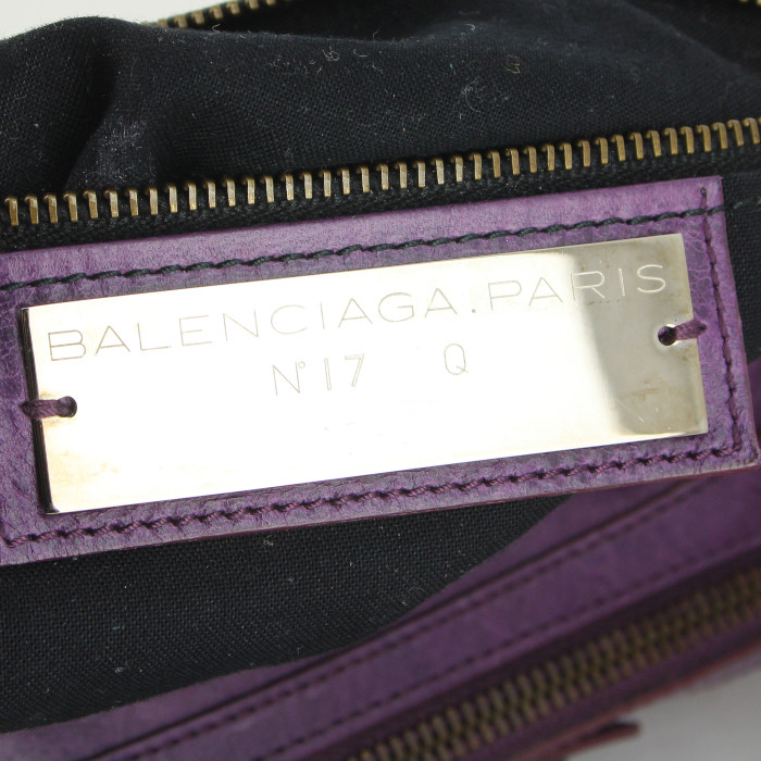 Bolso de mano Balenciaga Classic City en cuero violeta - Detail D4