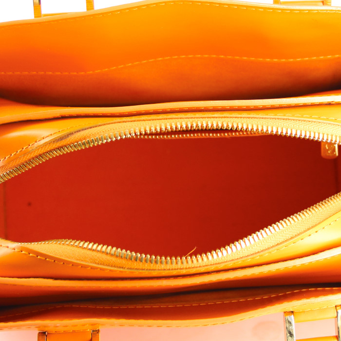 Louis Vuitton Pont Neuf handbag in orange epi leather - Detail D2