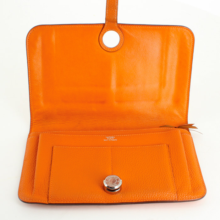 Billetera Hermes Dogon - Pocket Hand en cuero taurillon clémence naranja - Detail D2
