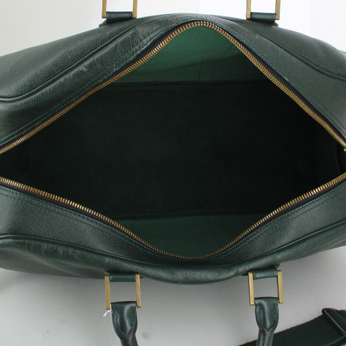 Louis Vuitton Kendall travel bag in green taiga leather and green canvas - Detail D3