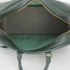 Sac de voyage Louis Vuitton Kendall en cuir taiga vert-sapin - Detail D3 thumbnail