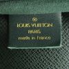 Bolsa de viaje Louis Vuitton Kendall en cuero taiga verde pino - Detail D4 thumbnail