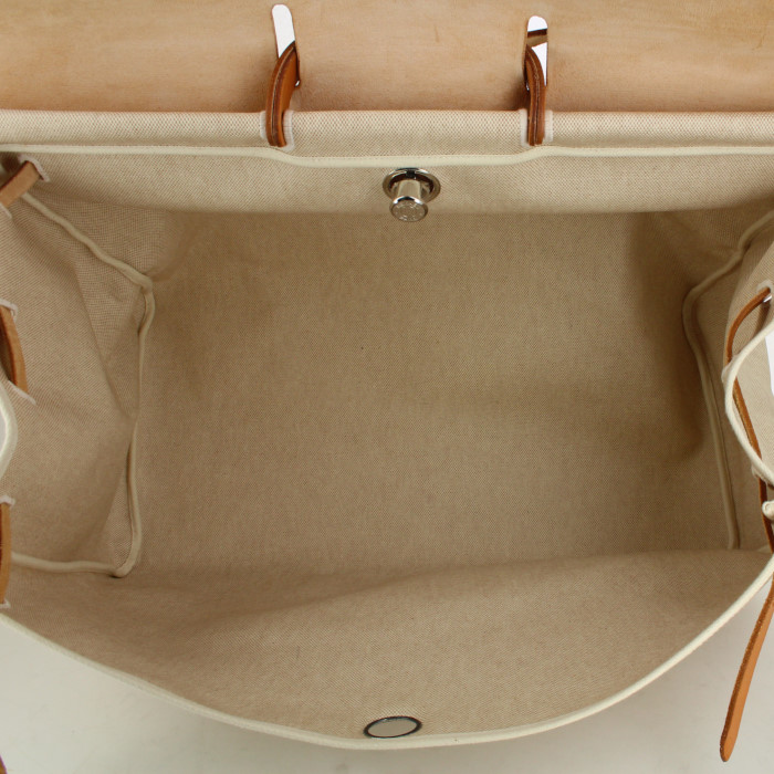Hermes Herbag travel bag in beige canvas and gold leather - Detail D3