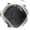 Bolso de mano Yves Saint Laurent Muse en charol negro - Detail D2 thumbnail