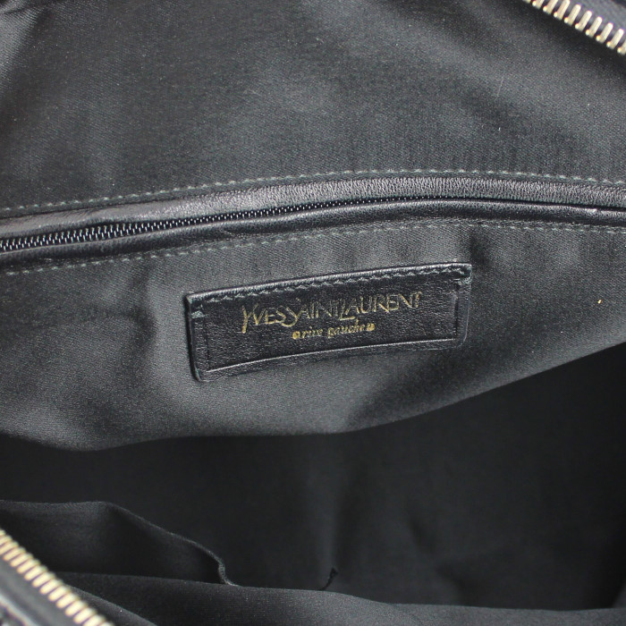 Yves Saint Laurent Muse handbag in black patent leather - Detail D3