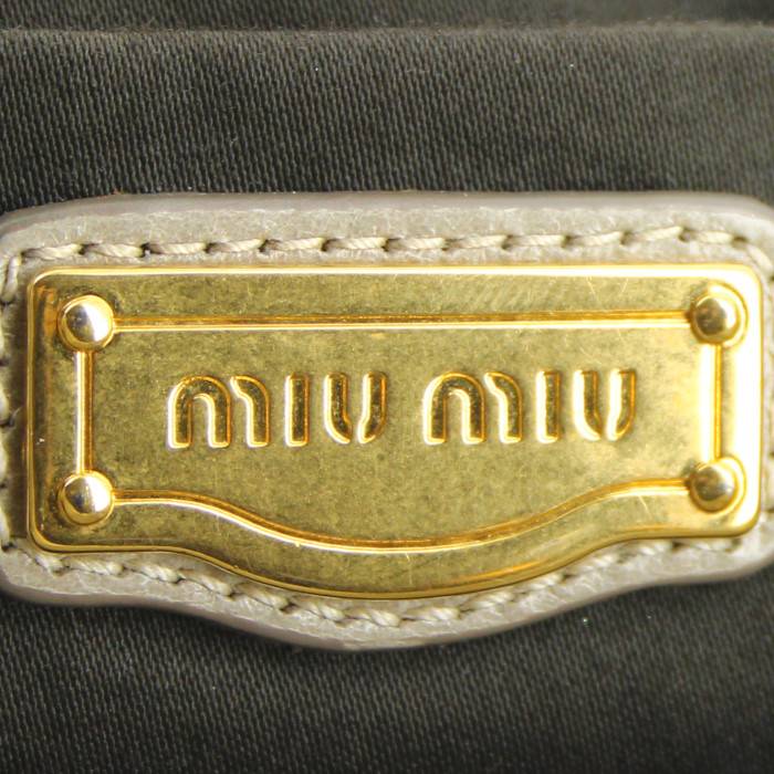 Borsa in pelle grigia motivi a pieghe - Detail D3