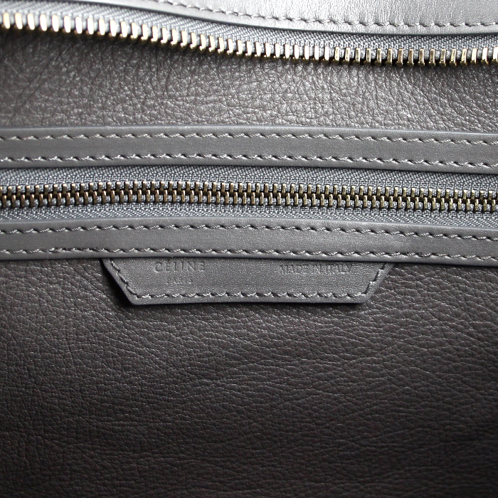 Celine Luggage medium model handbag in grey leather - Detail D3