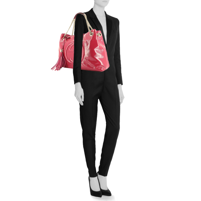 Sac à main Gucci Soho en cuir vernis rose - Detail D1