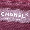 Bolso de mano Chanel en cuero acolchado marrón y charol marrón oscuro - Detail D4 thumbnail
