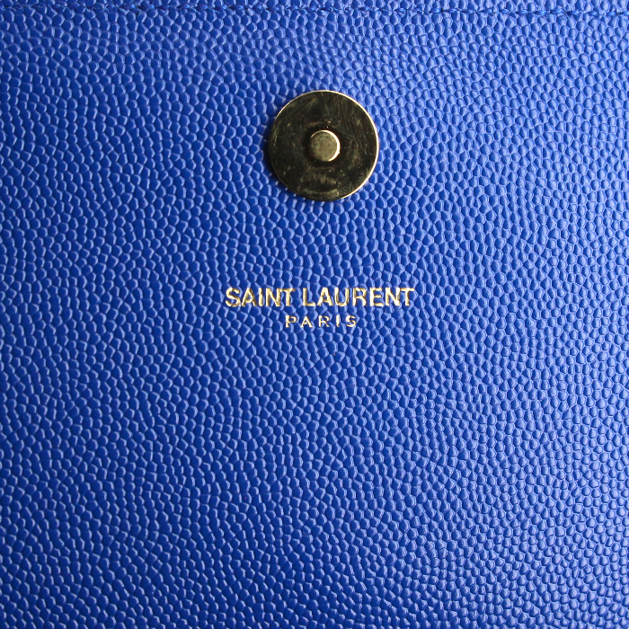 Pochette Saint Laurent en cuir grainé bleu - Detail D3