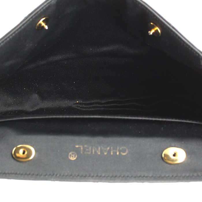 Sac à main Chanel en toile matelassée noire - Detail D2