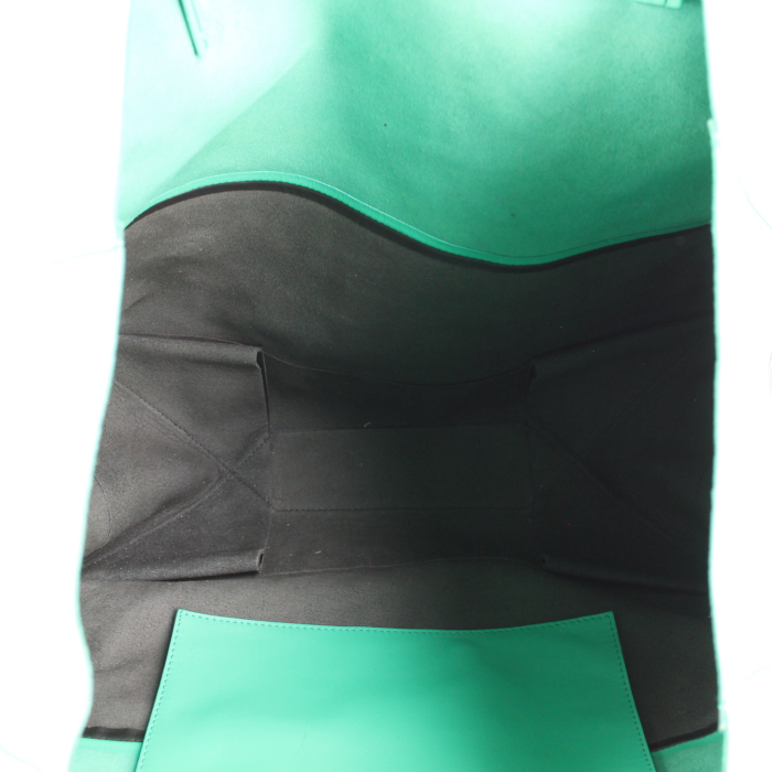 Celine shopping bag in green and black leather - Detail D2