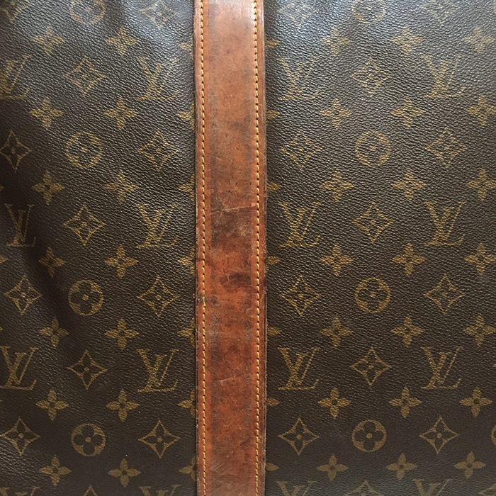 Sac de voyage Louis Vuitton en toile monogram enduite et cuir naturel - Detail D3