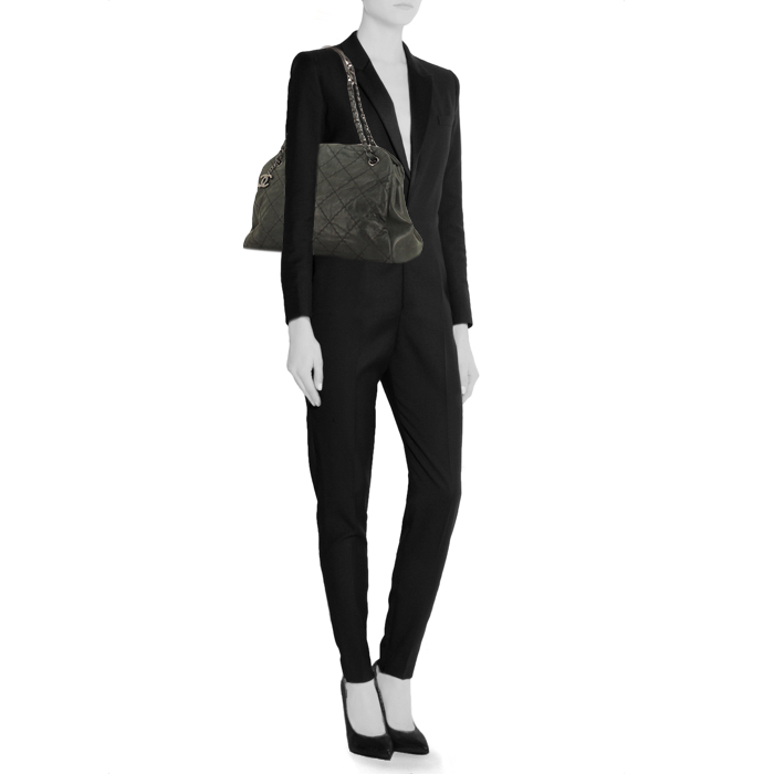 Chanel handbag in black quilted leather - Detail D1