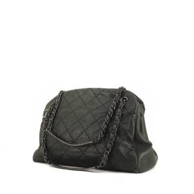 Chanel handbag in black quilted leather