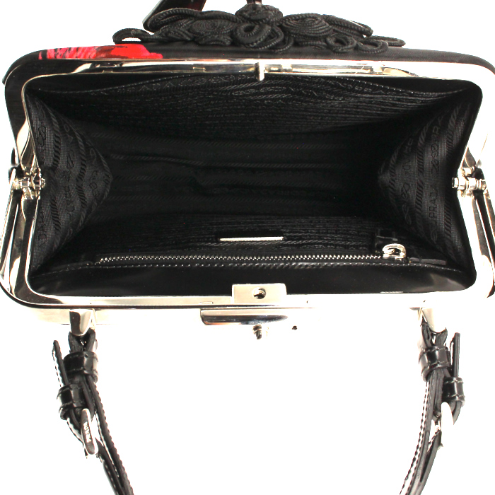 Sac à main Prada en toile noire et cuir vernis noir - Detail D2