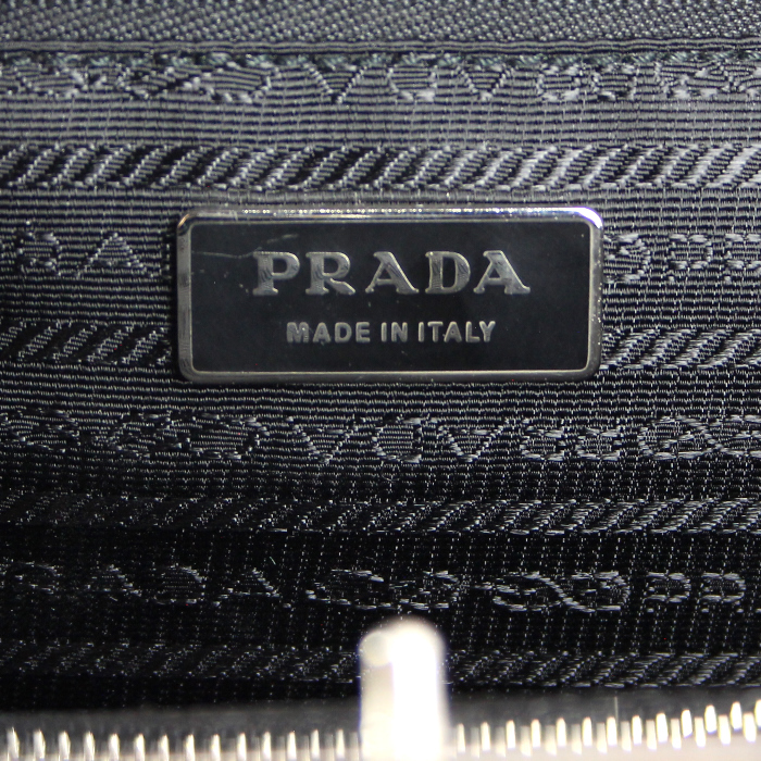 Prada handbag in black canvas and black patent leather - Detail D3