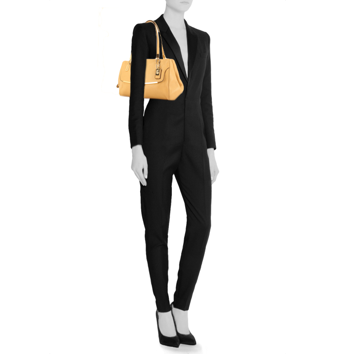 Coach handbag in beige leather - Detail D1