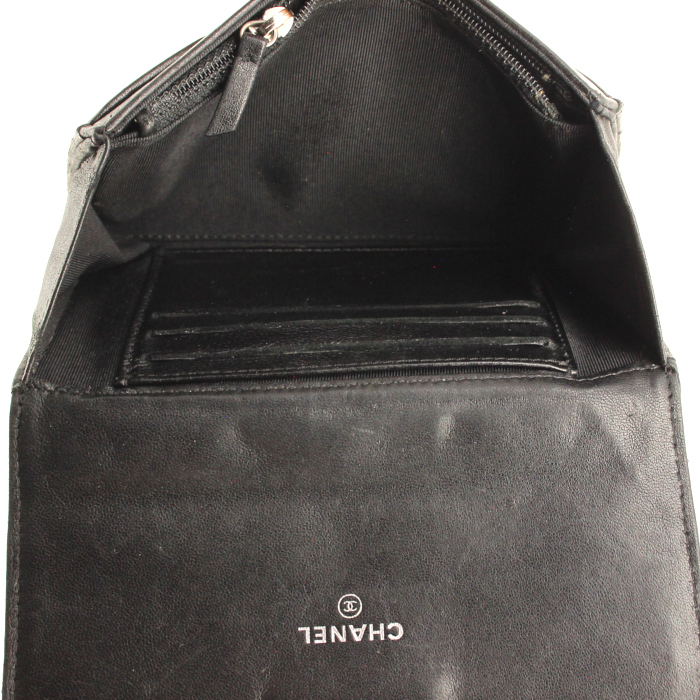 Monedero Chanel en cuero acolchado negro - Detail D2