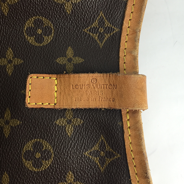 Funda protectora para ropa Louis Vuitton en lona Monogram y cuero natural - Detail D2