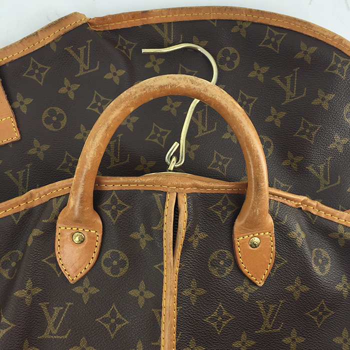 Louis Vuitton clothes-hangers in monogram canvas and natural leather - Detail D3